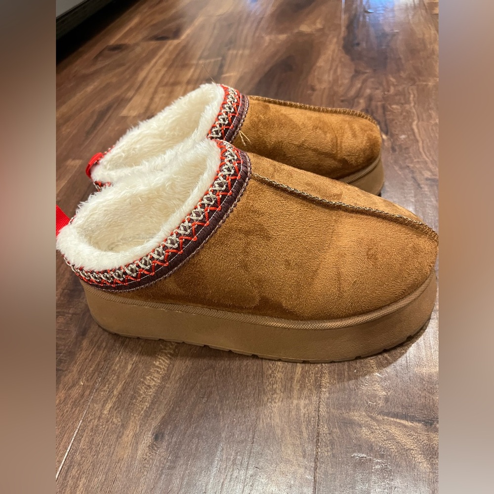 Slippers/ boots - Amazon look-alike Uggs